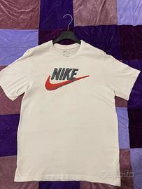 T-shirt Nike