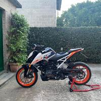 Ktm duke 125 leggere descrizione
