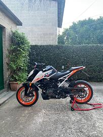 Ktm duke 125 leggere descrizione