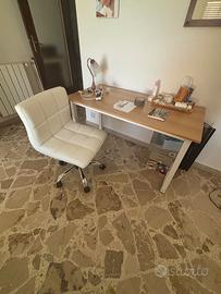 Scrivania e sedia