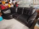 divano-angolare-in-pelle-colore-nero-