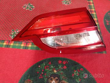 faro posteriore sinistro Ford fiesta