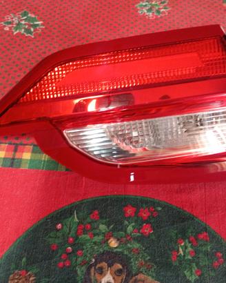 faro posteriore sinistro Ford fiesta