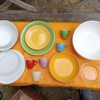 Scatolone con vari pezzi di stoviglie