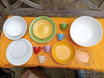 Scatolone con vari pezzi di stoviglie