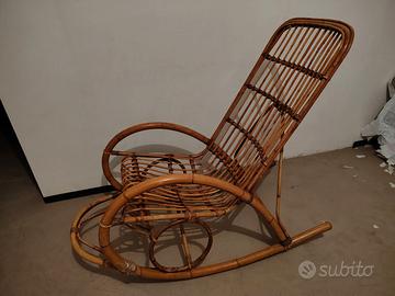 sedia dondolo in vimini vintage