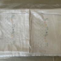 Lenzuola e copri cuscini ricamati a mano