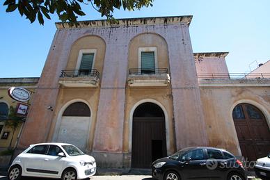 Locale di ampia metratura con volte a stella