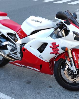 Yamaha R1 1999
