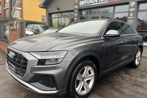 Audi Q8 55 TFSI quattro tiptronic