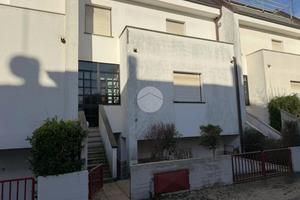 VILLA A SCHIERA A FANO