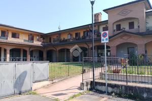 NEGOZIO A MACLODIO