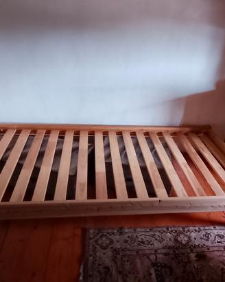 letto singolo in legno