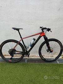 bici mtb taglia L cube