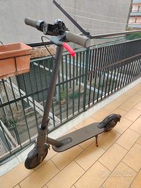 Monopattino Xiaomi Mi Electric Scooter Essential 
