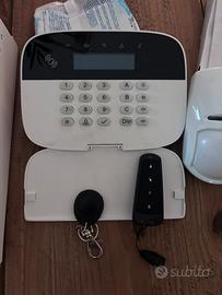 mpianto di allarme completo con centrale Pyronix