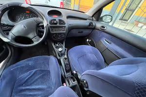 Peugeot 206 1.4 benzina – 2004 –
