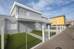 VILLA A SCHIERA CENTRALE A RAVENNA