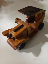 Modellino auto d'epoca in legno