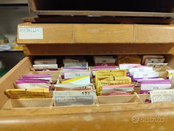 cassettiera con vetri di ricambio per orologi