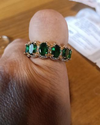 anello con pietre verdi e zirconi 