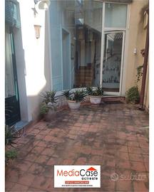 Acireale centro casa singola con terrazze