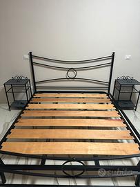 Letto matrimoniale con rete e 2 comodini