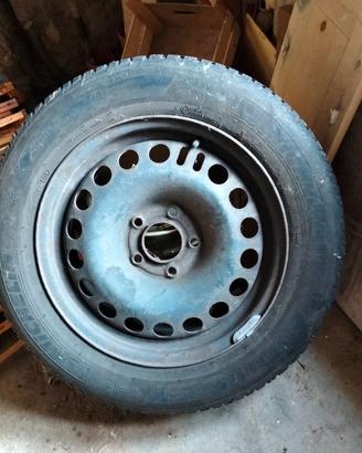 Kit 4 cerchi in ferro da 16 "con gomme invernali