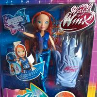 Bambola Winx Bloom Action Spy con guanto magico