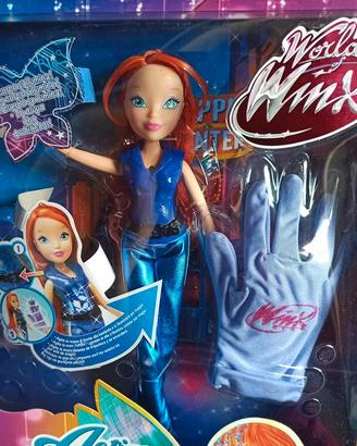 Bambola Winx Bloom Action Spy con guanto magico