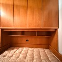 Letto con armadio e cassetti