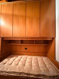 Letto con armadio e cassetti