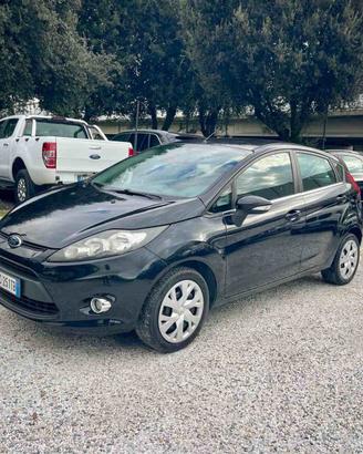 FORD FIESTA - UNICO PROPRIETARIO - TITANIUM