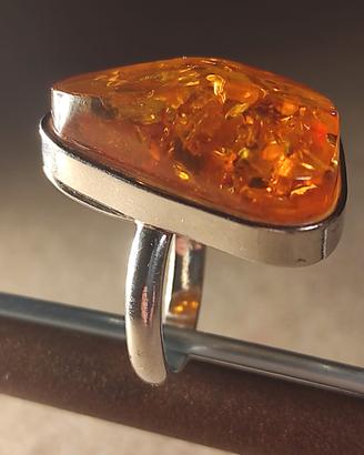Anello in ambra naturale del Baltico 