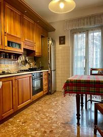 Appartamento di 110 m² con più di 5 locali e box a