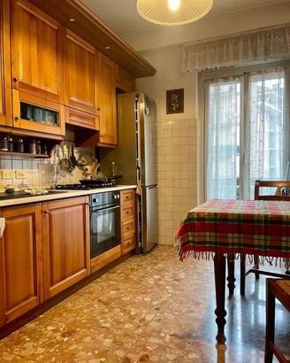 Appartamento di 110 m² con più di 5 locali e box a