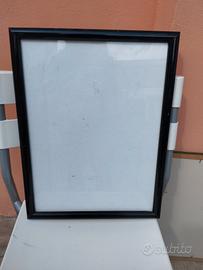 Cornice da parete nera