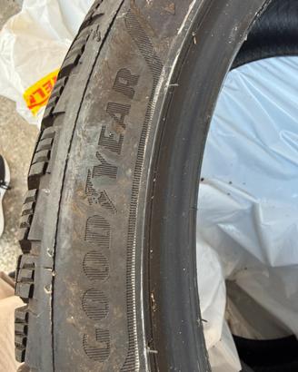 Gomme 225 40 18 good year