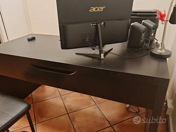 scrivania, poltrona e sedie ufficio