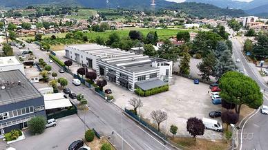 Immobile di 600 m² con 2 locali a Cenate Sotto