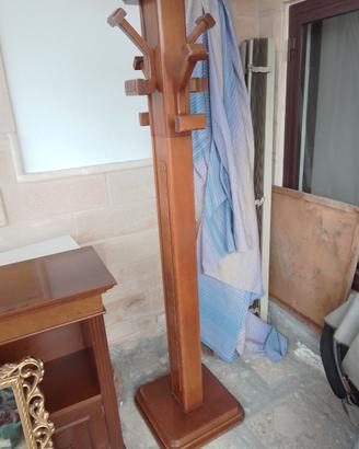 Appendiabiti in legno