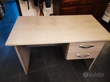 scrivania  ufficio 