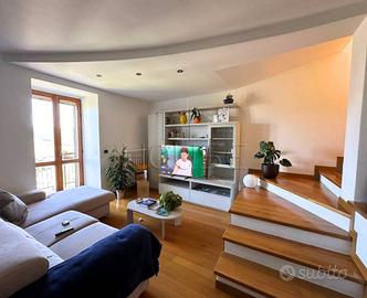 Appartamento di 140 m² con 4 locali e posto auto a