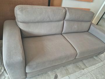 Divano grigio perla