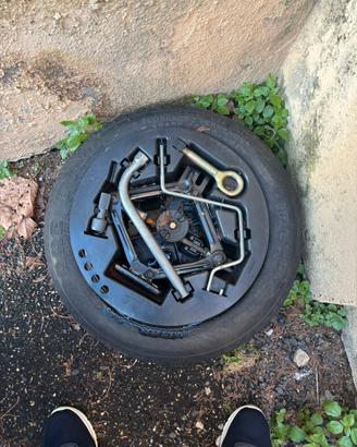 Ruotino fiat panda con attrezzi