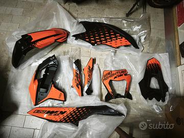 plastiche KTM 690