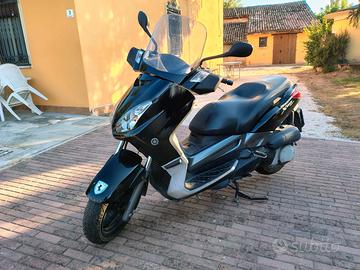 Yamaha X-Max 250