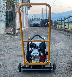 Piastra vibrante marcia avanti FP2150 con rollbar 