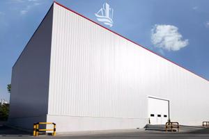 Laives: capannone con terreno e appartamento