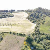 Terreno con podere da ristrutturare